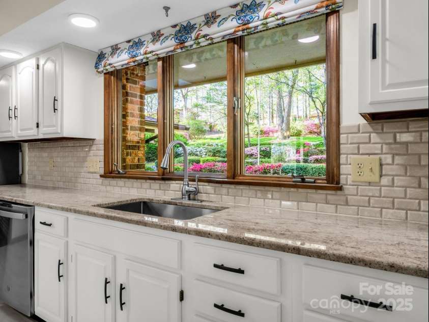 8 Greenbriar Woods Circle, Etowah, NC 28729.  MLS# CAR4247611, YatesRealty ID 29575. 
