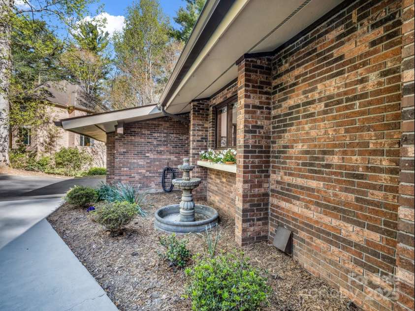 8 Greenbriar Woods Circle, Etowah, NC 28729.  MLS# CAR4247611, YatesRealty ID 29575. 