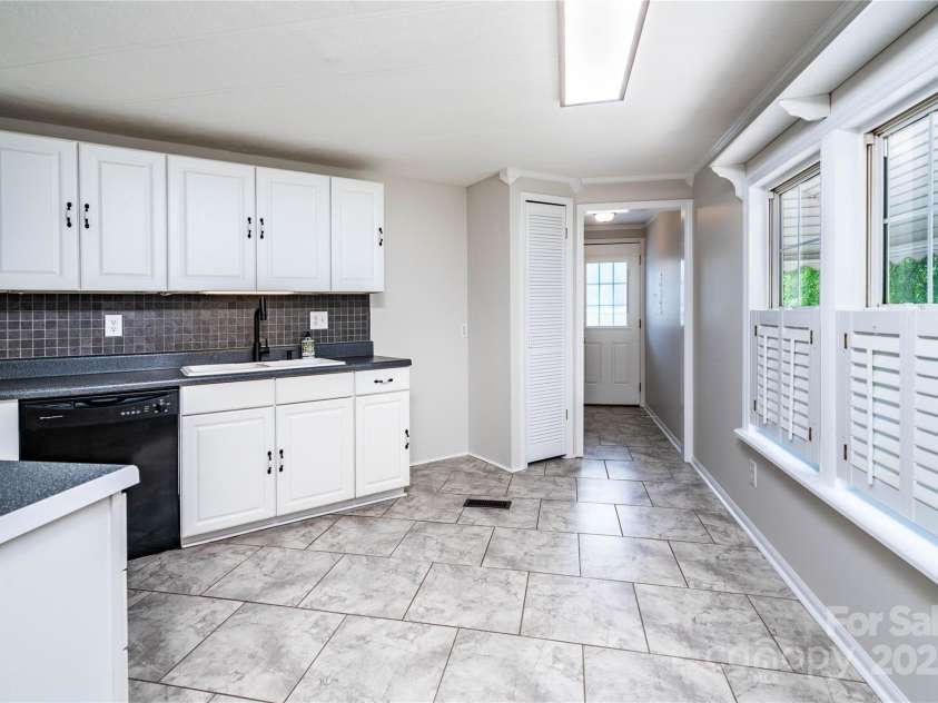 7050 Forney Hill Road, Denver, NC 28037.  MLS# CAR4243315, YatesRealty ID 29578. Kitchen with breakfast area