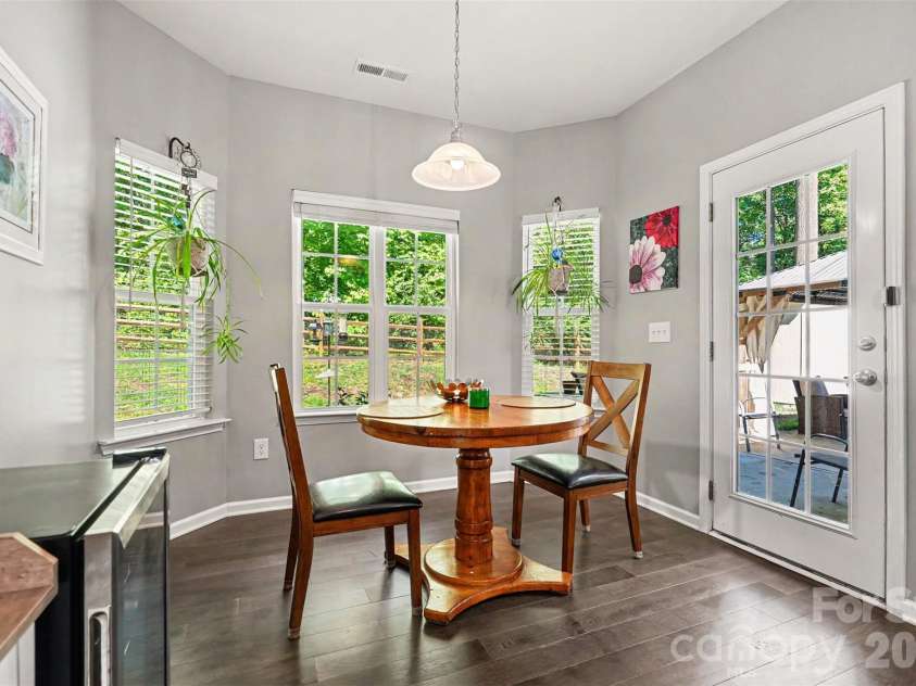 12301 Flatbush Drive, Huntersville, NC 28078.  MLS# CAR4382119, YatesRealty ID 29579. Breakfast Area