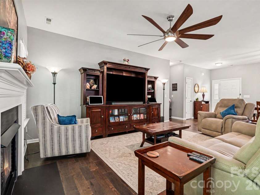 12301 Flatbush Drive, Huntersville, NC 28078.  MLS# CAR4382119, YatesRealty ID 29579. Open Floor Plan