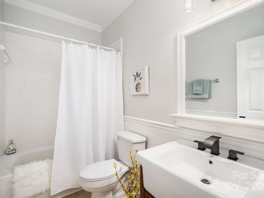 7408 Mockingbird Lane, Waxhaw, NC 28173.  MLS# CAR4271688, YatesRealty ID 29579. Full bath on the main