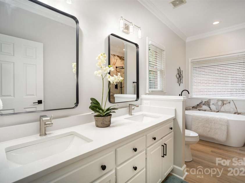 7408 Mockingbird Lane, Waxhaw, NC 28173.  MLS# CAR4271688, YatesRealty ID 29579. Primary Bathroom