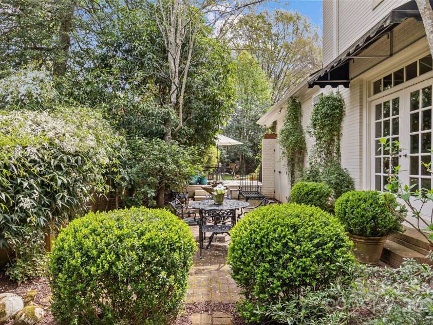 1579 Queens Road, Charlotte, NC 28207.  MLS# CAR4201917, YatesRealty ID 2958. 