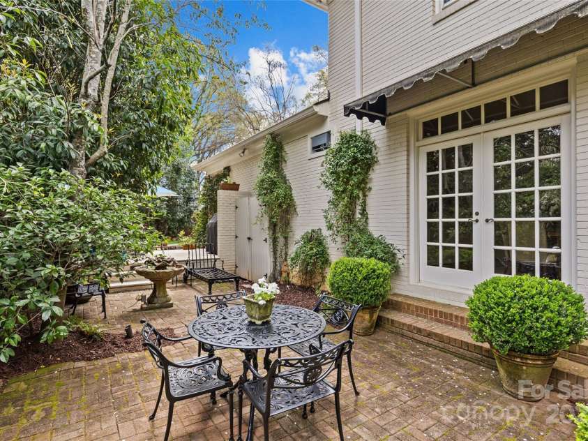 1579 Queens Road, Charlotte, NC 28207.  MLS# CAR4201917, YatesRealty ID 2958. 