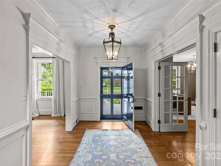 1579 Queens Road, Charlotte, NC 28207.  MLS# CAR4201917, YatesRealty ID 2958. 
