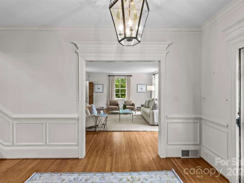 1579 Queens Road, Charlotte, NC 28207.  MLS# CAR4201917, YatesRealty ID 2958. 