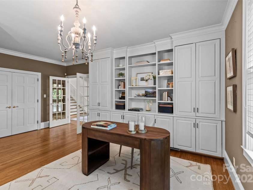 1579 Queens Road, Charlotte, NC 28207.  MLS# CAR4201917, YatesRealty ID 2958. 