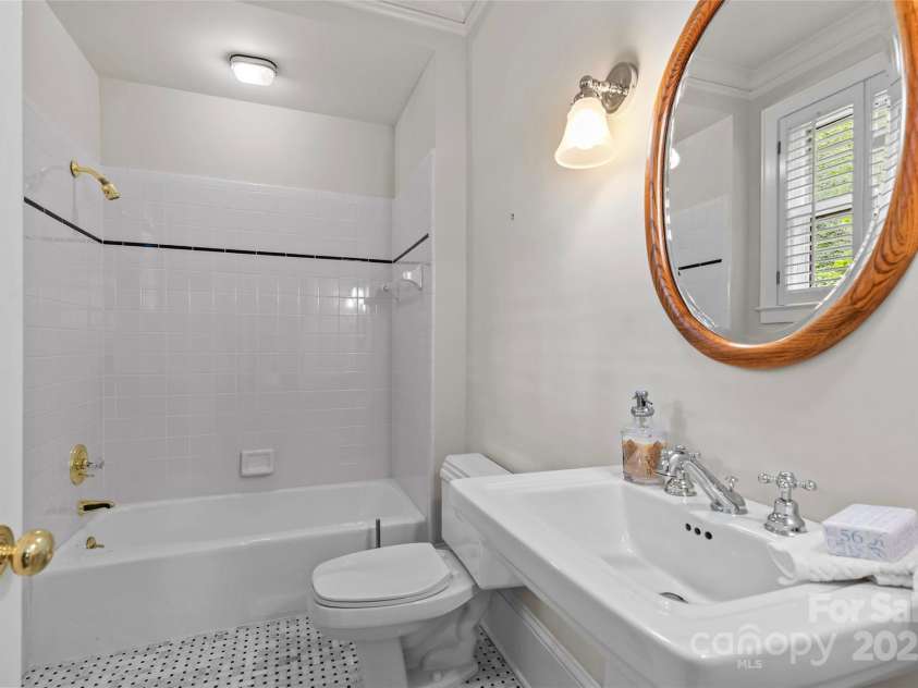 1579 Queens Road, Charlotte, NC 28207.  MLS# CAR4201917, YatesRealty ID 2958. 