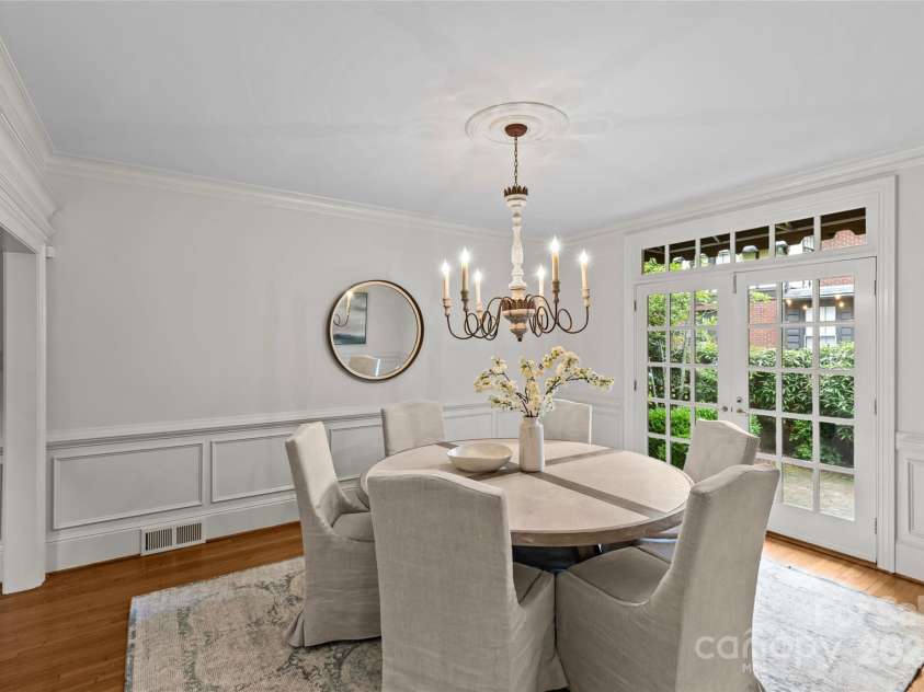 1579 Queens Road, Charlotte, NC 28207.  MLS# CAR4201917, YatesRealty ID 2958. 