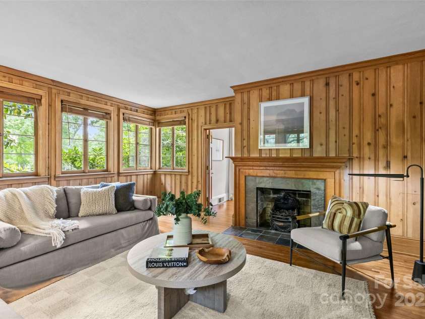 1579 Queens Road, Charlotte, NC 28207.  MLS# CAR4201917, YatesRealty ID 2958. 