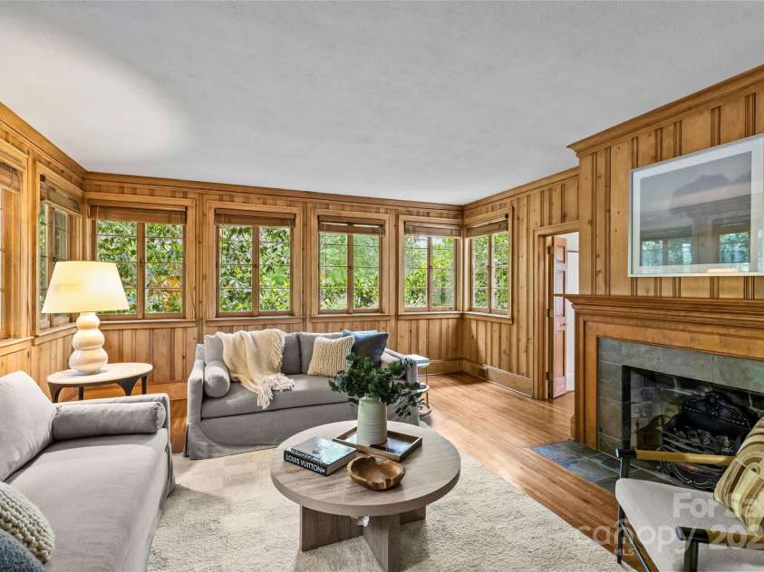 1579 Queens Road, Charlotte, NC 28207.  MLS# CAR4201917, YatesRealty ID 2958. 