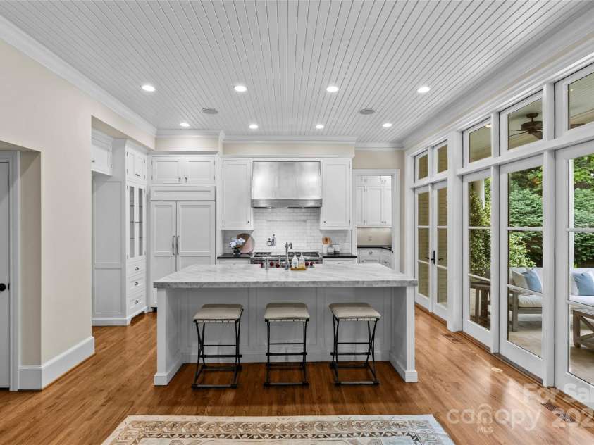 1579 Queens Road, Charlotte, NC 28207.  MLS# CAR4201917, YatesRealty ID 2958. 