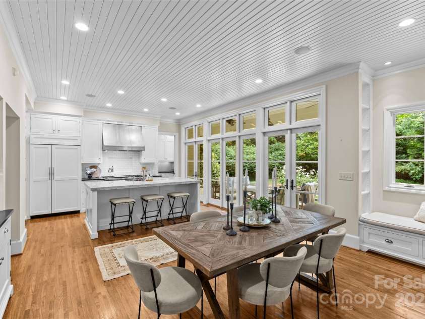 1579 Queens Road, Charlotte, NC 28207.  MLS# CAR4201917, YatesRealty ID 2958. 