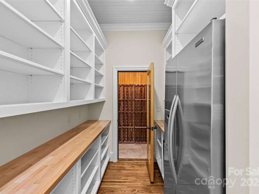 1579 Queens Road, Charlotte, NC 28207.  MLS# CAR4201917, YatesRealty ID 2958. 