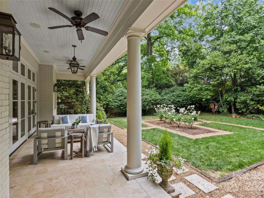 1579 Queens Road, Charlotte, NC 28207.  MLS# CAR4201917, YatesRealty ID 2958. 
