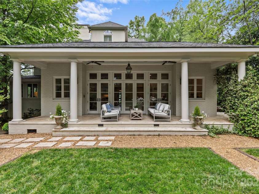 1579 Queens Road, Charlotte, NC 28207.  MLS# CAR4201917, YatesRealty ID 2958. 