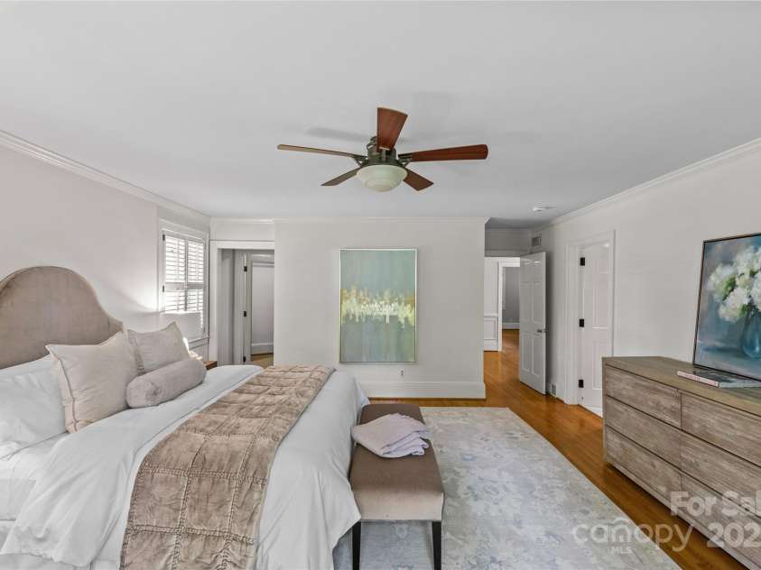 1579 Queens Road, Charlotte, NC 28207.  MLS# CAR4201917, YatesRealty ID 2958. 