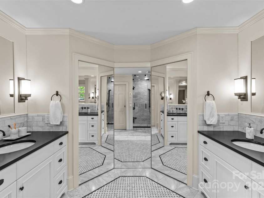 1579 Queens Road, Charlotte, NC 28207.  MLS# CAR4201917, YatesRealty ID 2958. 