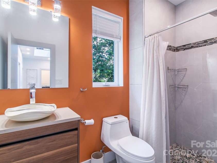 22 Lara Drive, Mills River, NC 28759.  MLS# CAR4271505, YatesRealty ID 2958. Guest Bathroom