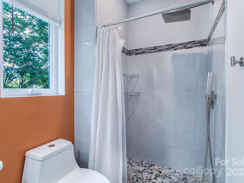 22 Lara Drive, Mills River, NC 28759.  MLS# CAR4271505, YatesRealty ID 2958. Guest Bathroom