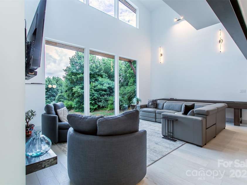 22 Lara Drive, Mills River, NC 28759.  MLS# CAR4271505, YatesRealty ID 2958. LR