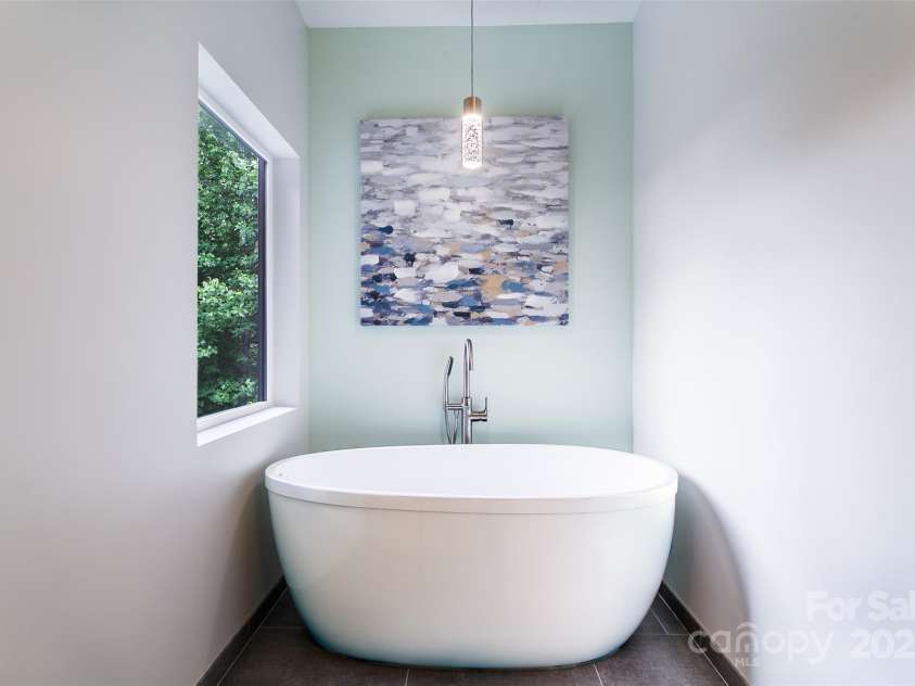 22 Lara Drive, Mills River, NC 28759.  MLS# CAR4271505, YatesRealty ID 2958. Main bath