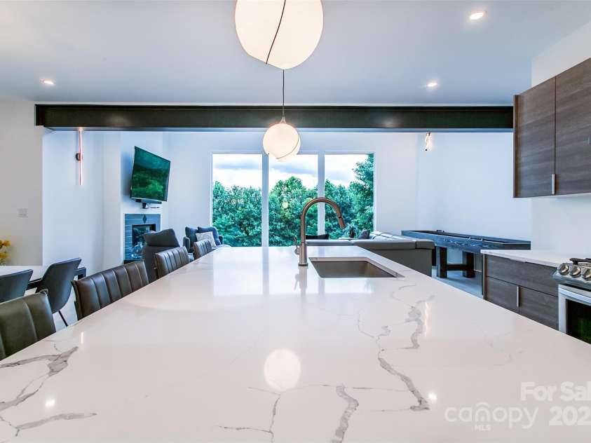 22 Lara Drive, Mills River, NC 28759.  MLS# CAR4271505, YatesRealty ID 2958. Quartz Countertop