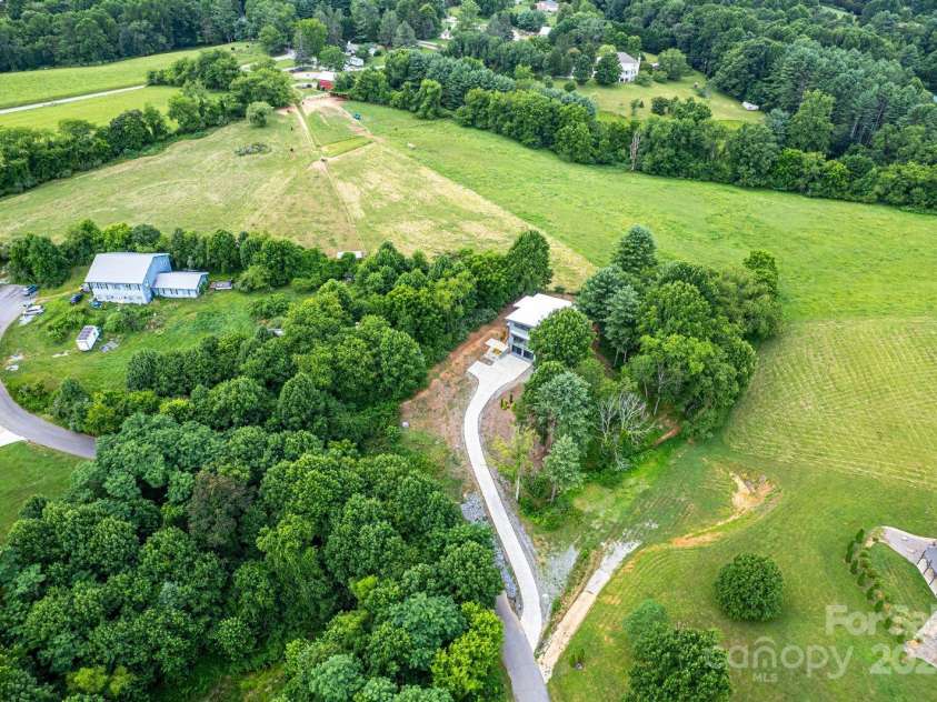 22 Lara Drive, Mills River, NC 28759.  MLS# CAR4271505, YatesRealty ID 2958. Setting