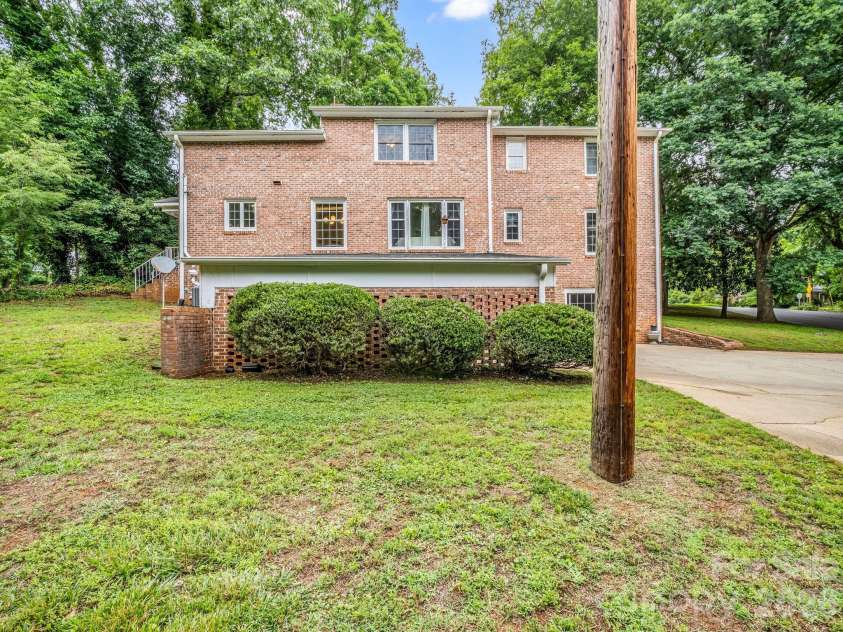 224 Windsor Drive, Shelby, NC 28150.  MLS# CAR4389885, YatesRealty ID 29580. 