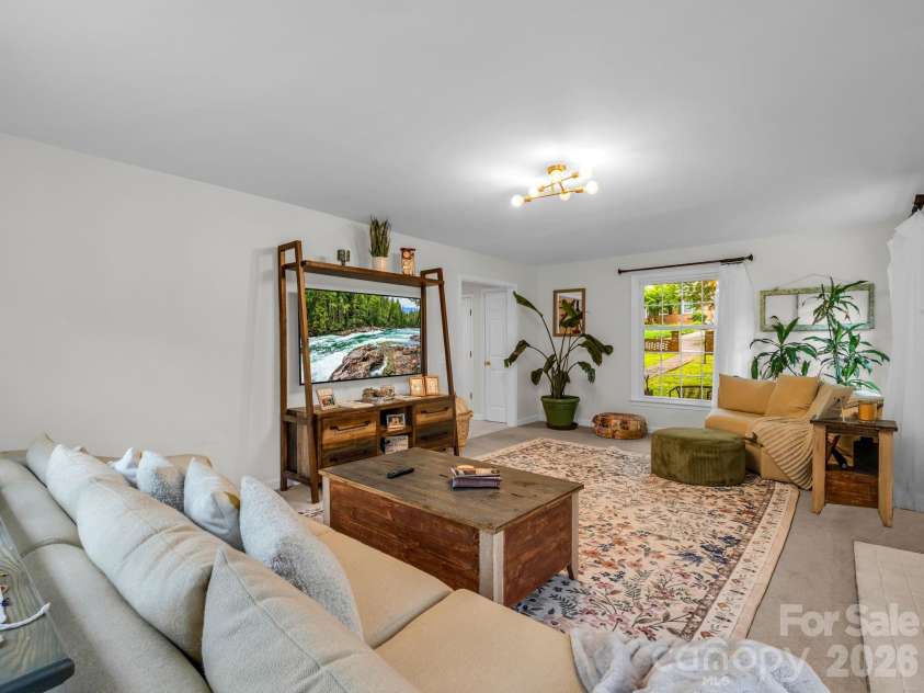 224 Windsor Drive, Shelby, NC 28150.  MLS# CAR4389885, YatesRealty ID 29580. 