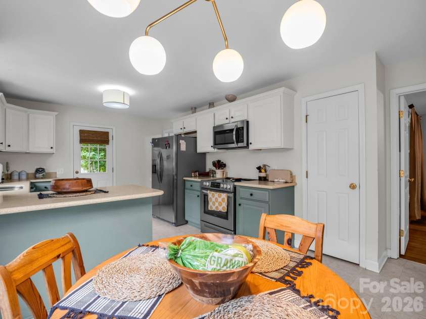 224 Windsor Drive, Shelby, NC 28150.  MLS# CAR4389885, YatesRealty ID 29580. 