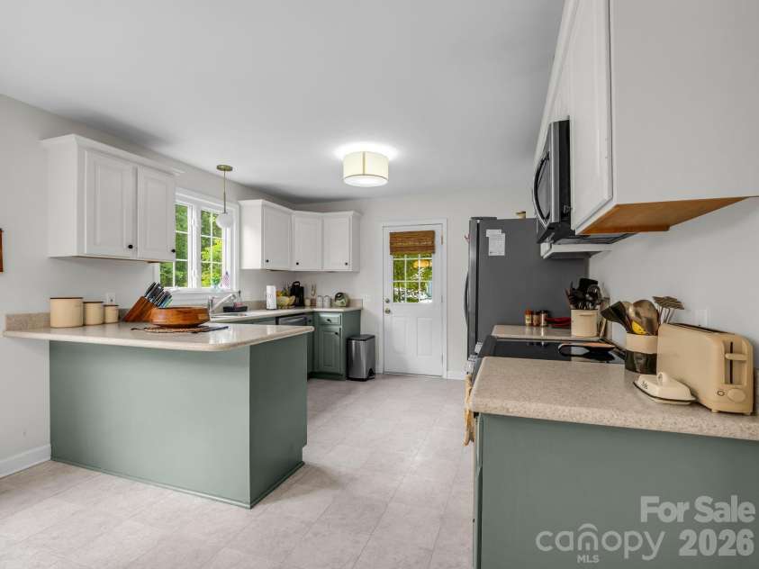 224 Windsor Drive, Shelby, NC 28150.  MLS# CAR4389885, YatesRealty ID 29580. 