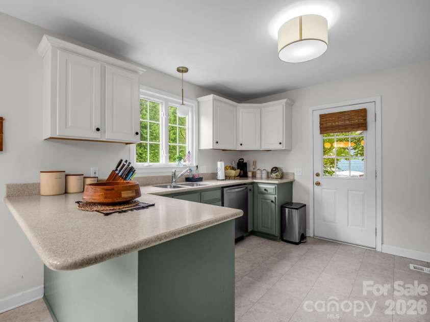 224 Windsor Drive, Shelby, NC 28150.  MLS# CAR4389885, YatesRealty ID 29580. 