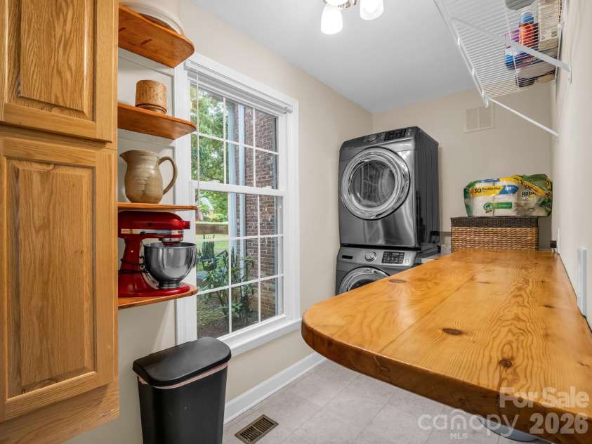 224 Windsor Drive, Shelby, NC 28150.  MLS# CAR4389885, YatesRealty ID 29580. 