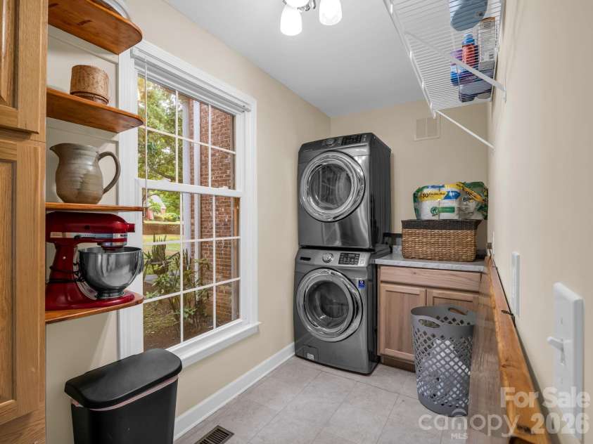 224 Windsor Drive, Shelby, NC 28150.  MLS# CAR4389885, YatesRealty ID 29580. 