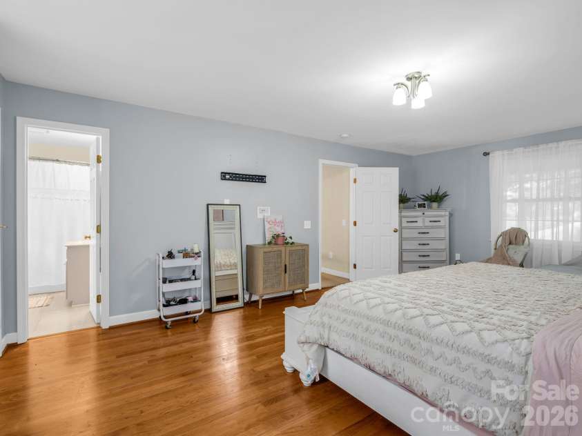 224 Windsor Drive, Shelby, NC 28150.  MLS# CAR4389885, YatesRealty ID 29580. 
