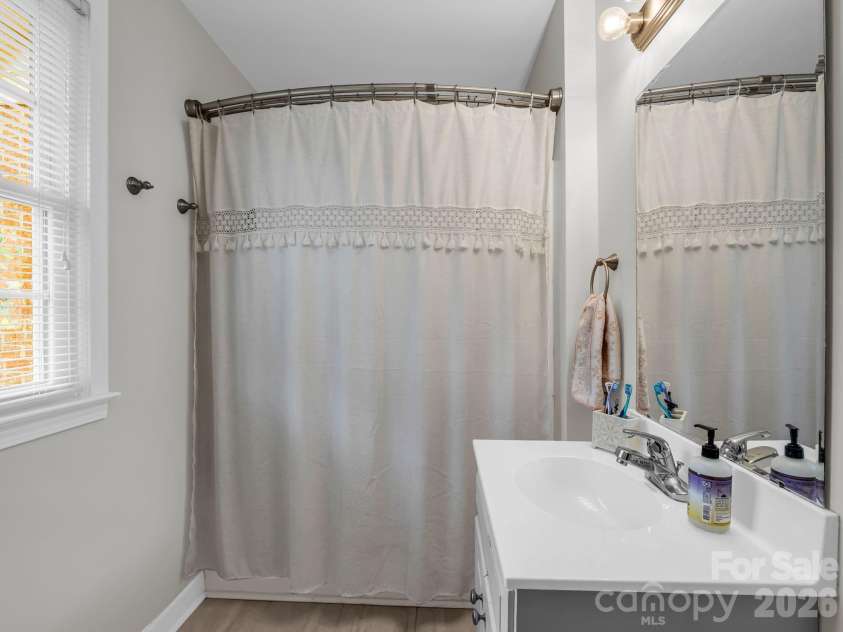 224 Windsor Drive, Shelby, NC 28150.  MLS# CAR4389885, YatesRealty ID 29580. 