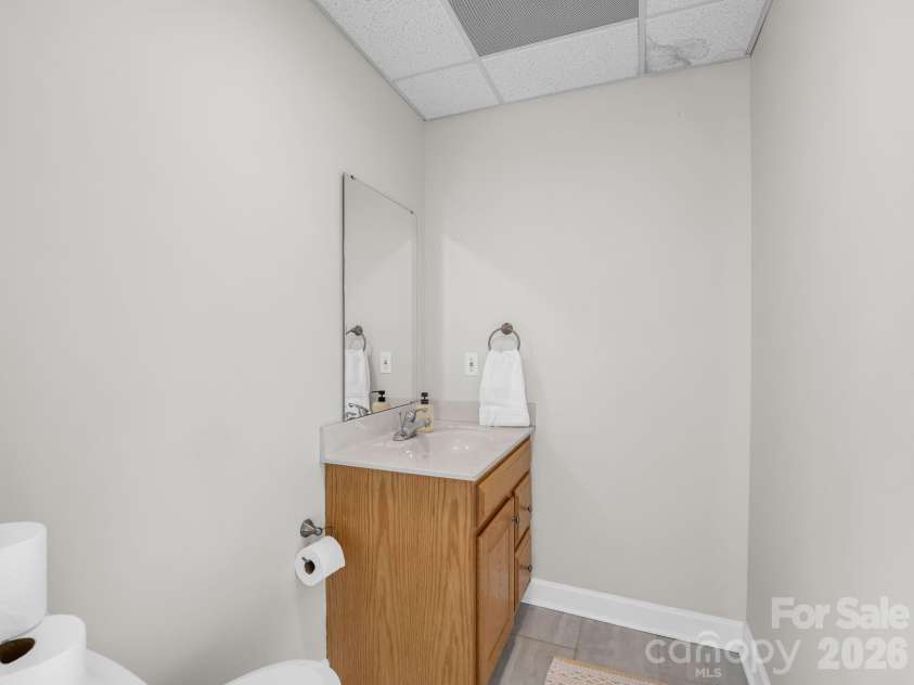 224 Windsor Drive, Shelby, NC 28150.  MLS# CAR4389885, YatesRealty ID 29580. 