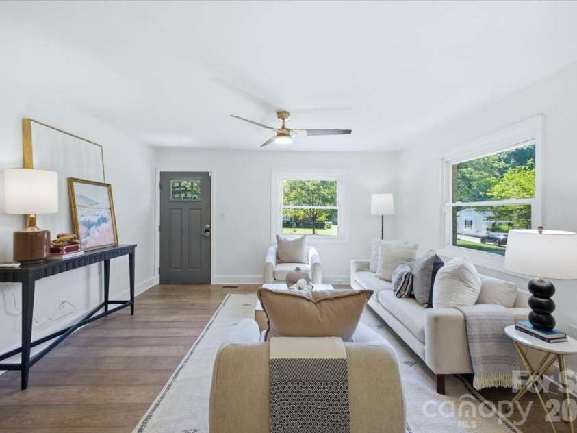 1815 Haines Street, Charlotte, NC 28216.  MLS# CAR4383212, YatesRealty ID 29581. 