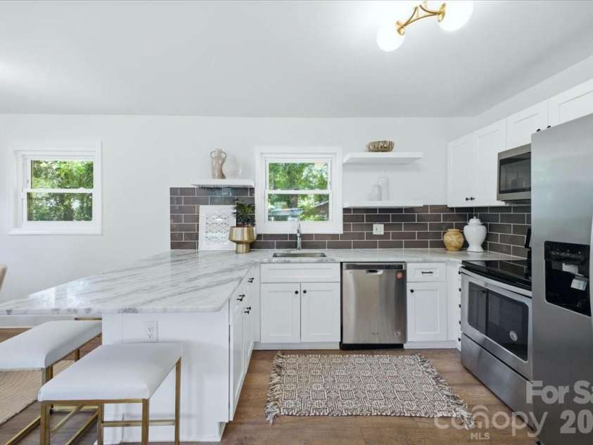 1815 Haines Street, Charlotte, NC 28216.  MLS# CAR4383212, YatesRealty ID 29581. 