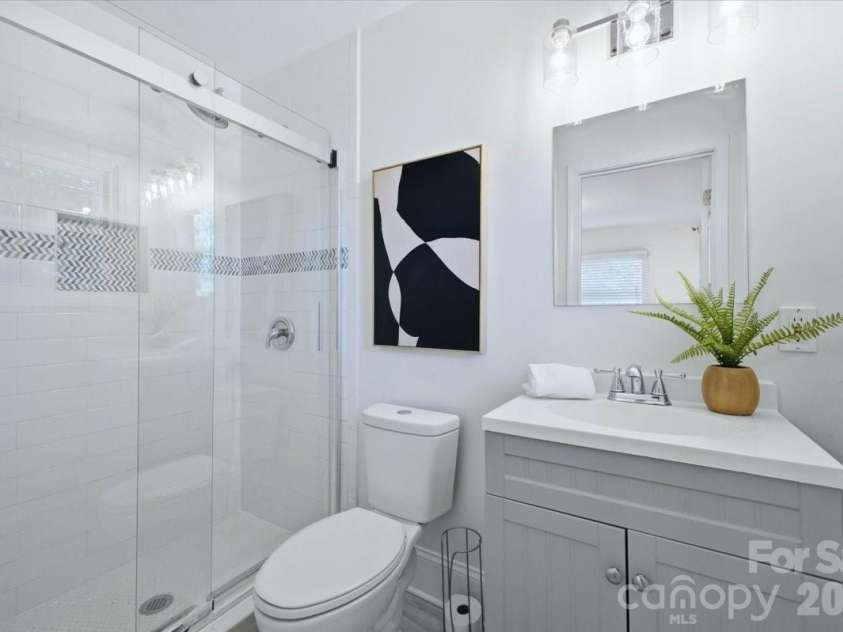 1815 Haines Street, Charlotte, NC 28216.  MLS# CAR4383212, YatesRealty ID 29581. 