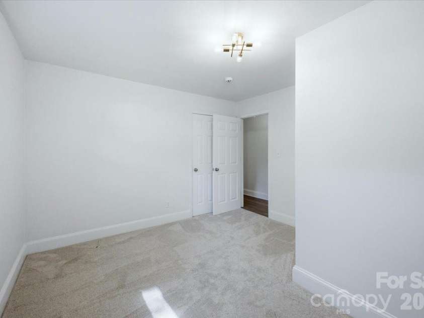 1815 Haines Street, Charlotte, NC 28216.  MLS# CAR4383212, YatesRealty ID 29581. 