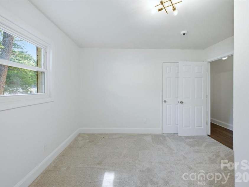 1815 Haines Street, Charlotte, NC 28216.  MLS# CAR4383212, YatesRealty ID 29581. 