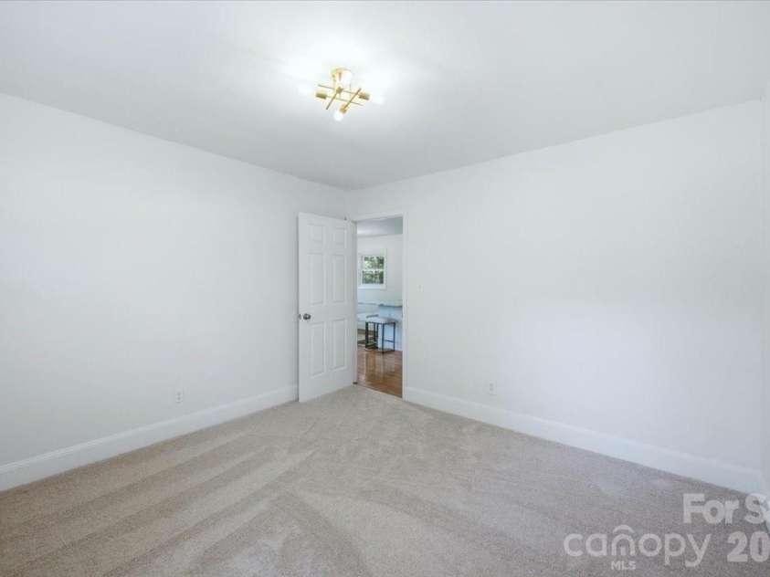 1815 Haines Street, Charlotte, NC 28216.  MLS# CAR4383212, YatesRealty ID 29581. 