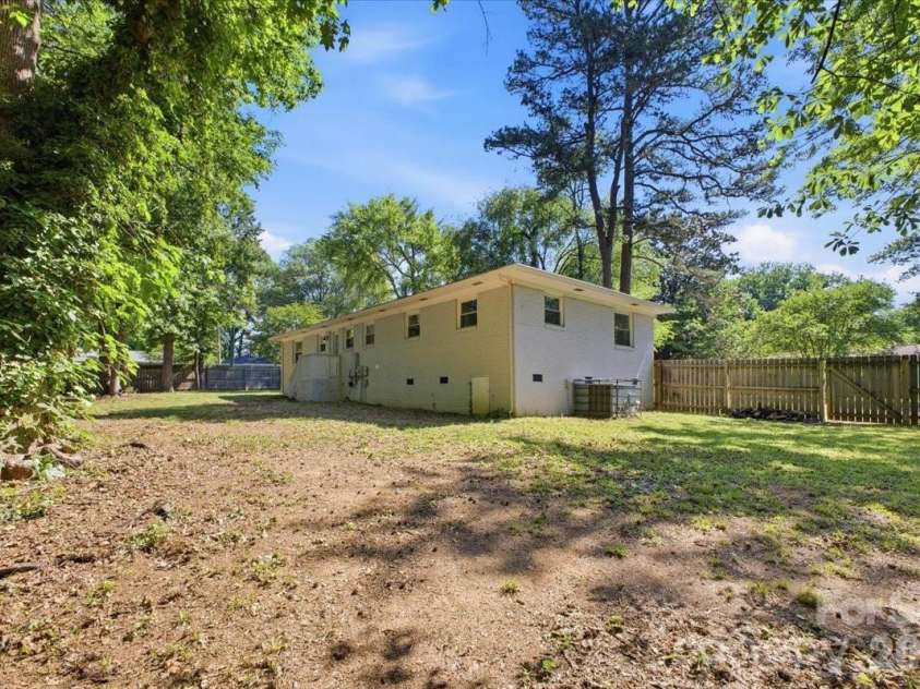 1815 Haines Street, Charlotte, NC 28216.  MLS# CAR4383212, YatesRealty ID 29581. 