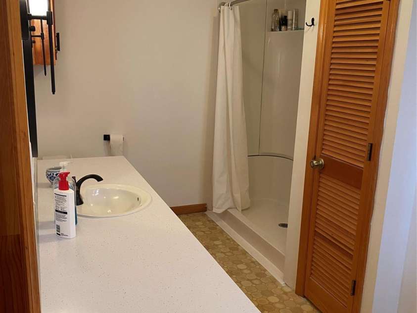 2042 Bethlehem Road, Kings Mountain, NC 28086.  MLS# CAR4278359, YatesRealty ID 29582. Main bathroom. new shower and updates