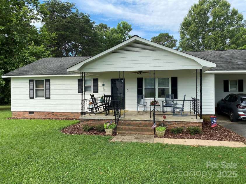 2042 Bethlehem Road, Kings Mountain, NC 28086.  MLS# CAR4278359, YatesRealty ID 29582. Masonite siding NEWLY PAINTED