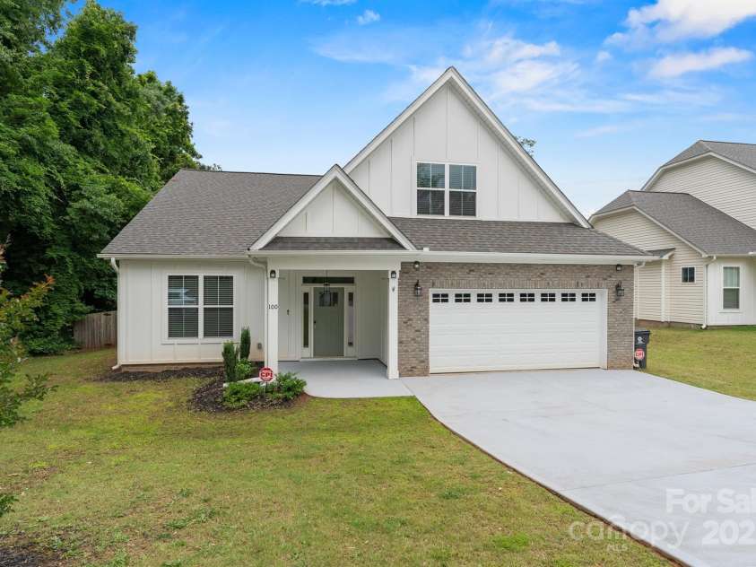 100 Holly Drive, Duncan, SC 29334.  MLS# CAR4299631, YatesRealty ID 29583. 