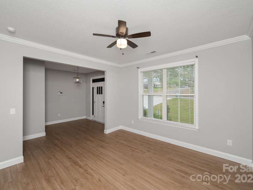 100 Holly Drive, Duncan, SC 29334.  MLS# CAR4299631, YatesRealty ID 29583. 